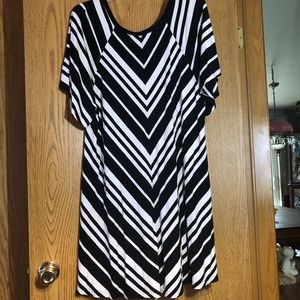 Black and white stripped dress/ tunic 2x